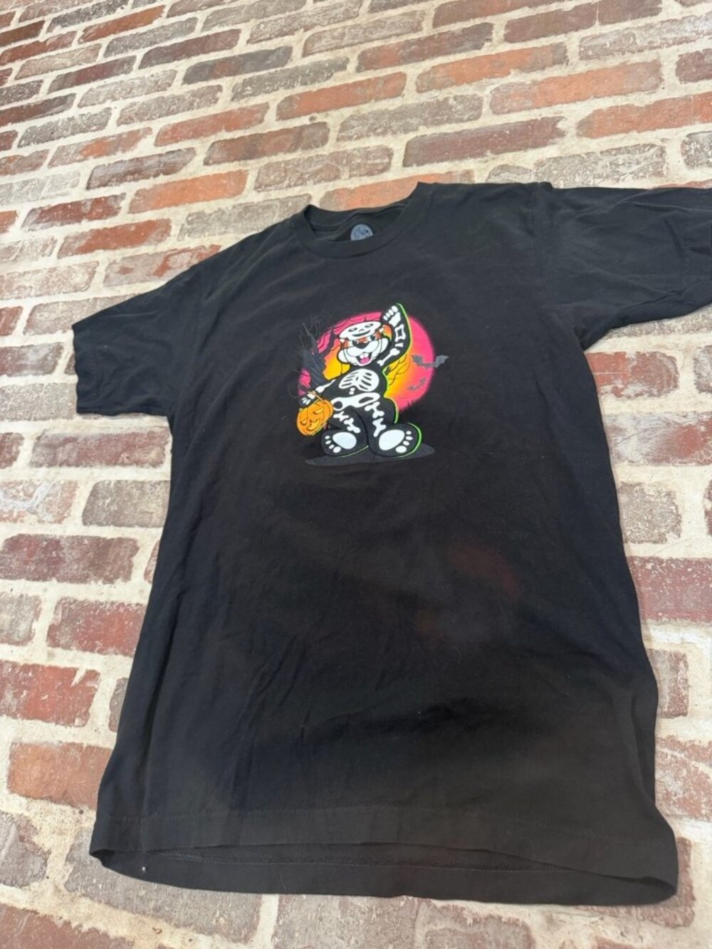 Adult Buc-ees Short Sleeve Graphic Shirt - Halloween - Medium